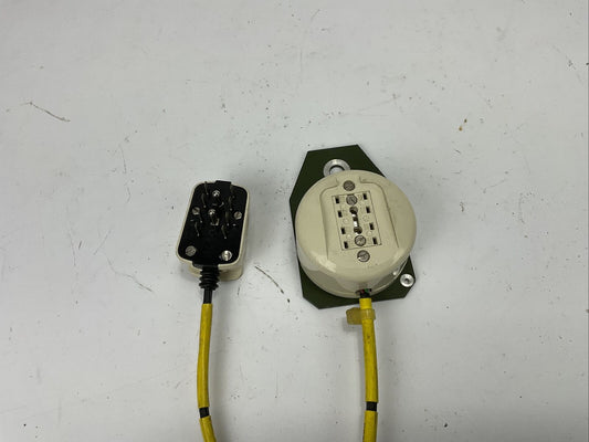 8-poliger Stecker Mit Buchse, Fernmeldetechnik Shelter Ex. Bundeswehr 0219 K004