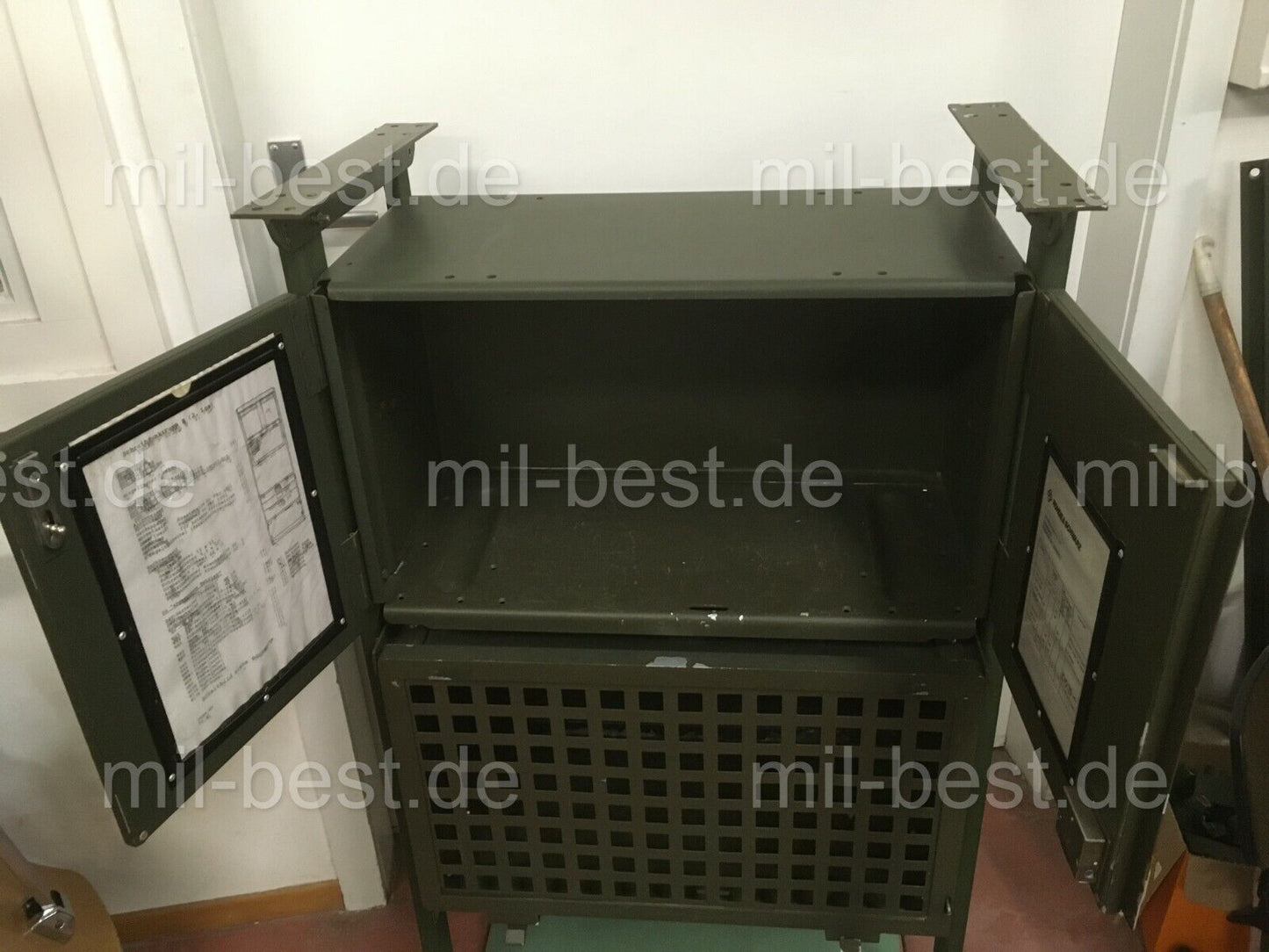 2 x Schrank, Aluminium mit Arbeitstisch Bundeswehr Kabine Zeppelin Shelter (204)