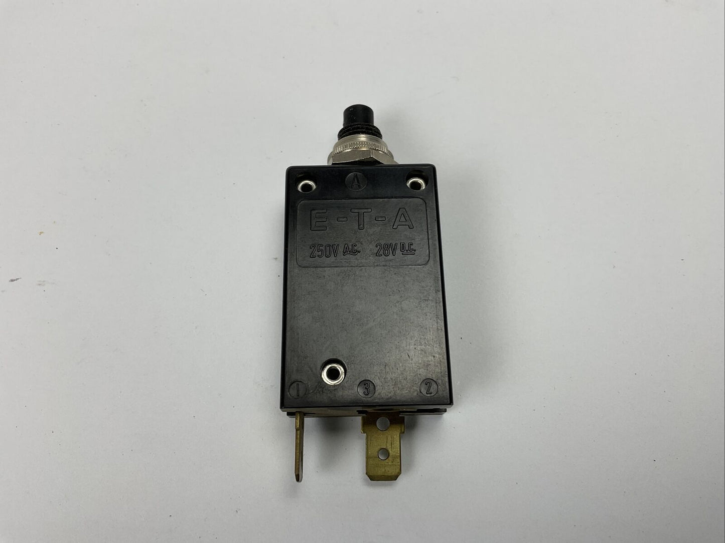 E-T-A Sicherungsautomat 250 V AC 28V DC 2-5700-IG P10 ex. Bundeswehr 0566 K014