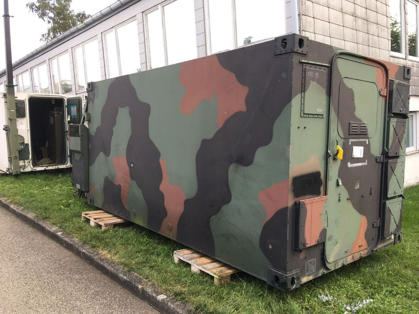 Bundeswehr Zeppelin FM2 Kabine, isoliert, Shelter, Funkkoffer, Wohnkabine