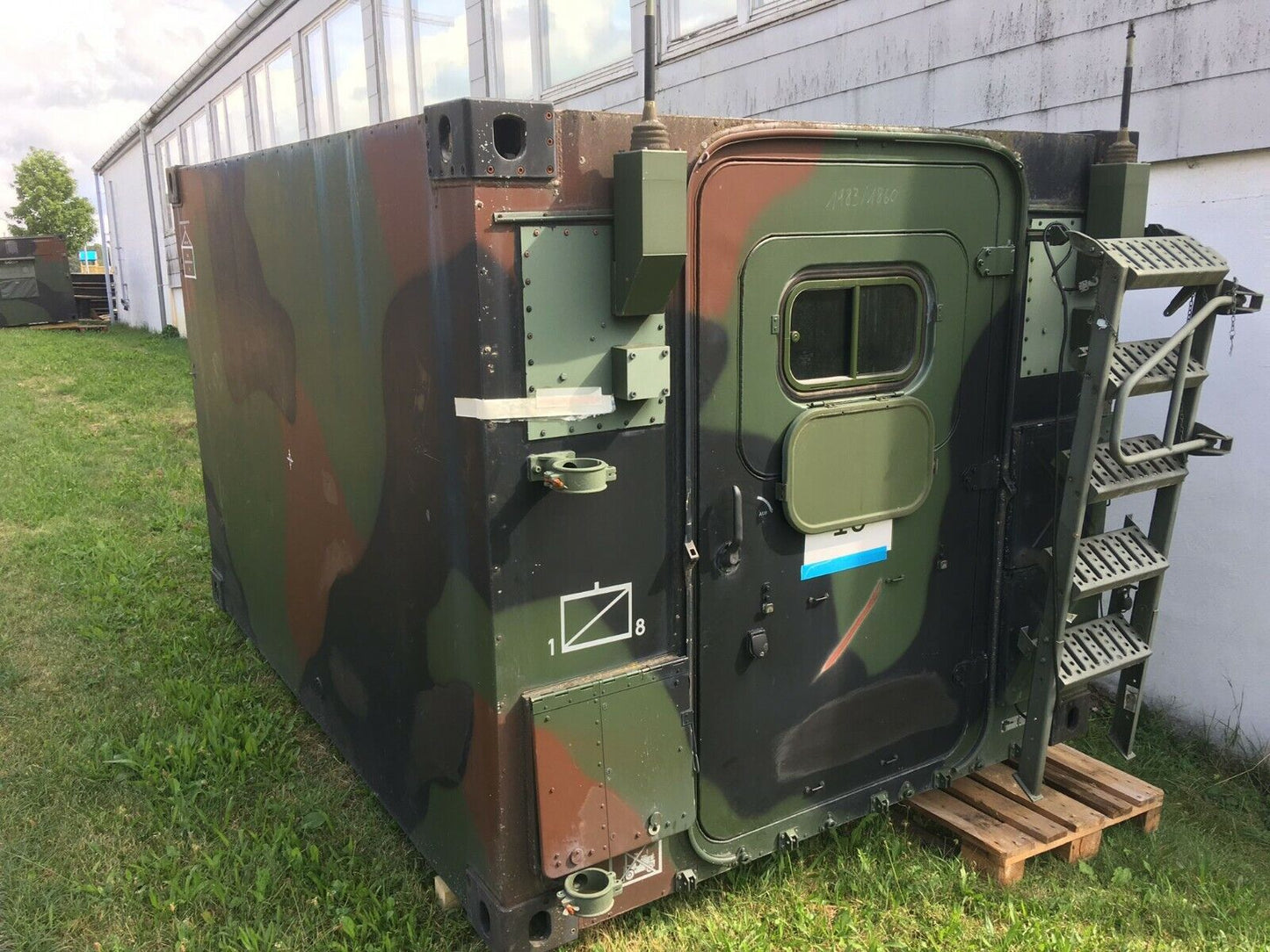 Bundeswehr Zeppelin FM1 Kabine, isoliert, Shelter, Funkkoffer, Wohnkabine