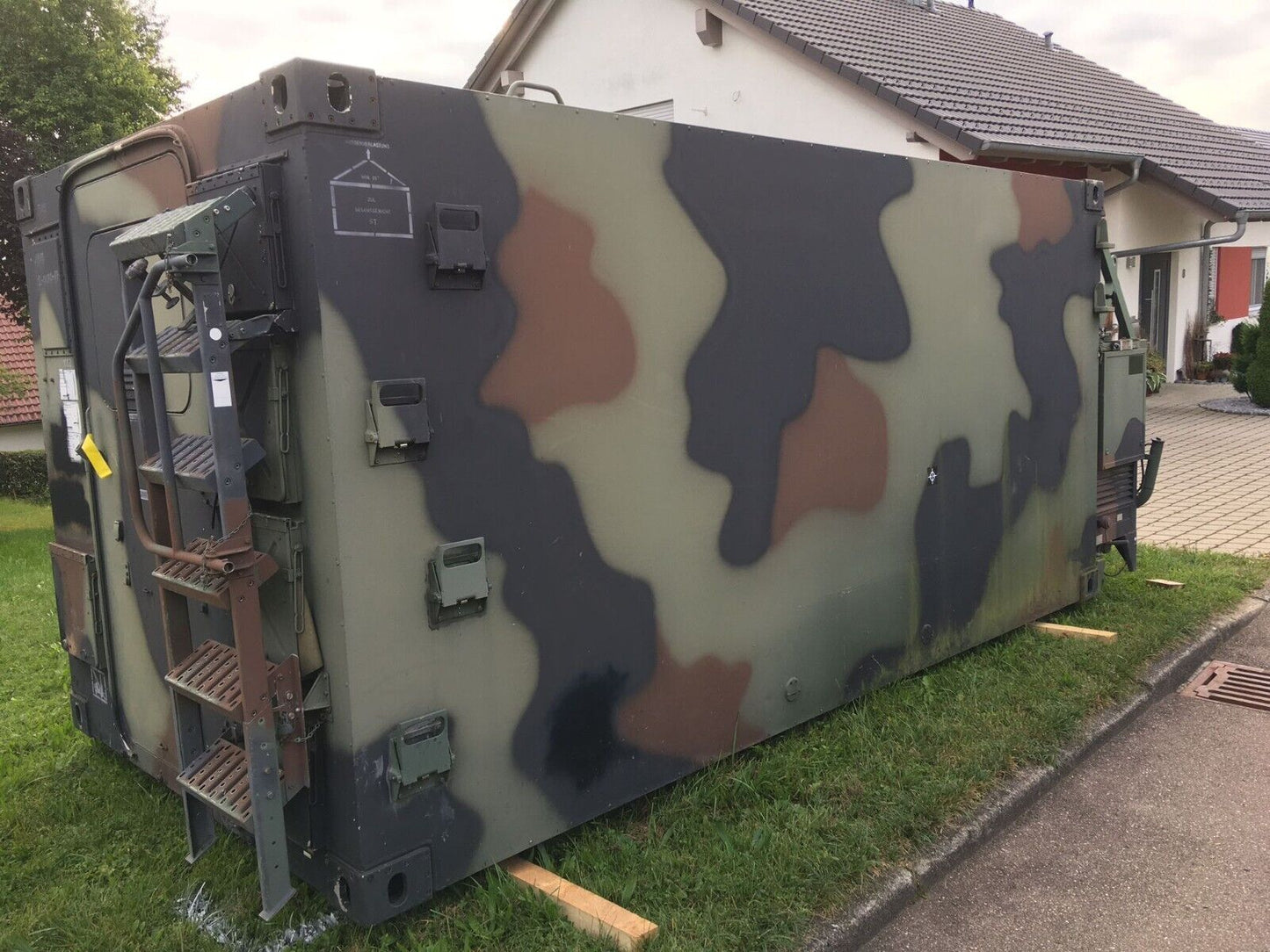 Bundeswehr Zeppelin FM2 Kabine, isoliert, Shelter, Funkkoffer, Wohnkabine