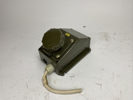 Bundeswehr 230 V 16 A Steckdose / Buchse, Wandmontage, GEKON, 0380 K009