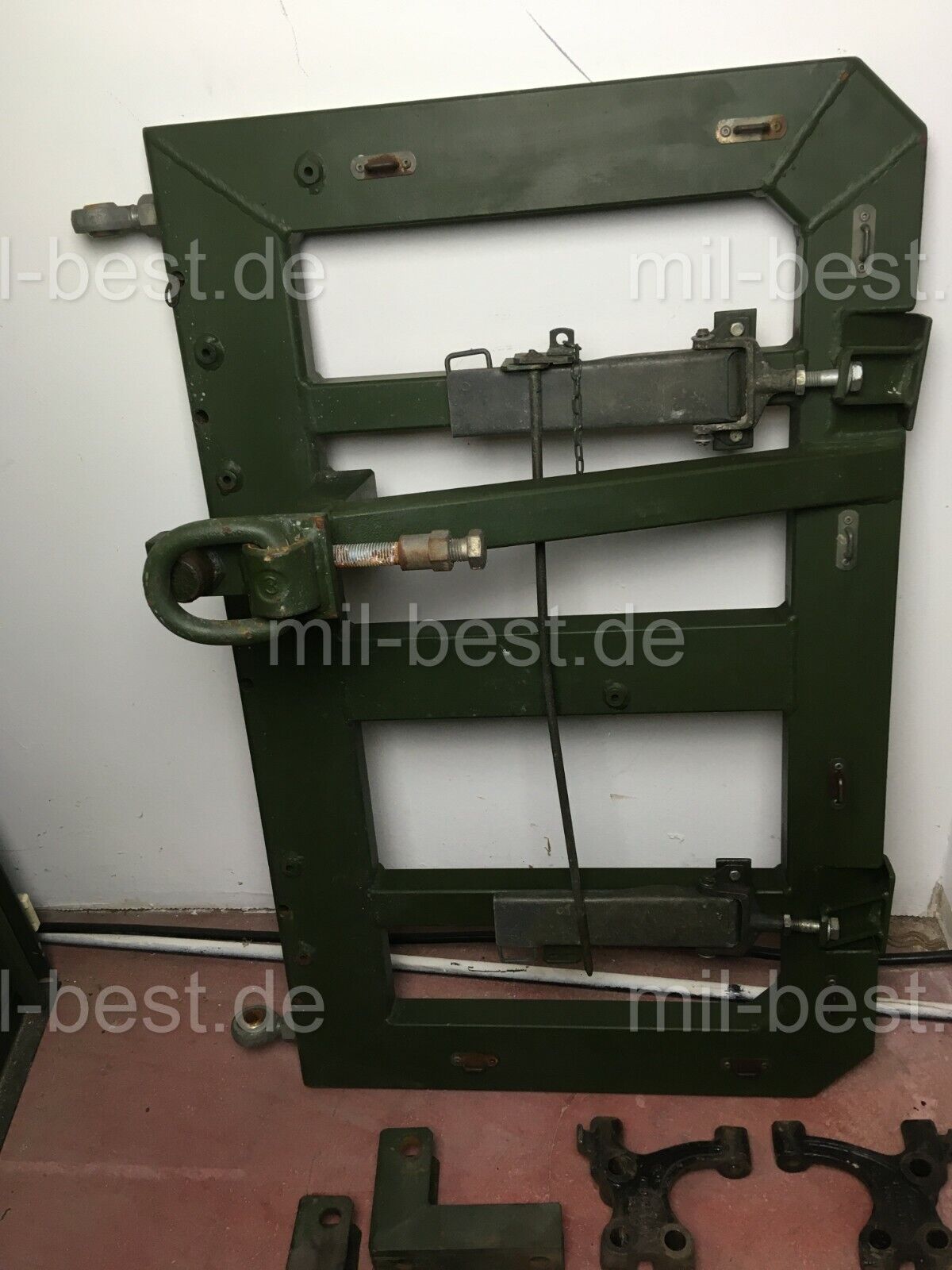 Vorbaukonsole Unimog für Stromerzeuger KIRSCH Bundeswehr U1300L Shelter Kabine