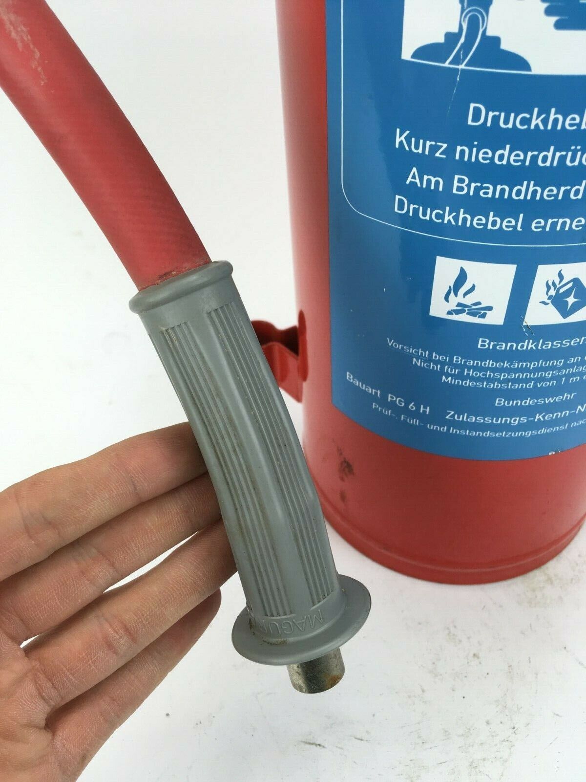 Bundeswehr Feuerlöscher LEER - OHNE LÖSCHMITTEL  f. Minibar Kellerbar upcycling