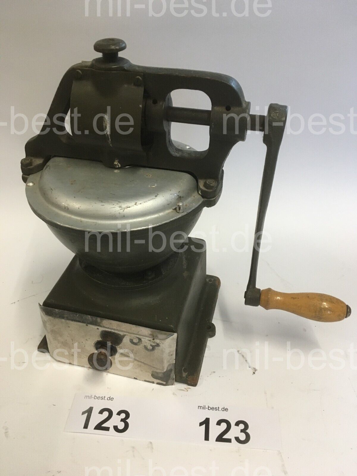 Alte Kaffeemühle BUND mit Handkurbel 1960er VINTAGE ex. Bundeswehr (123)